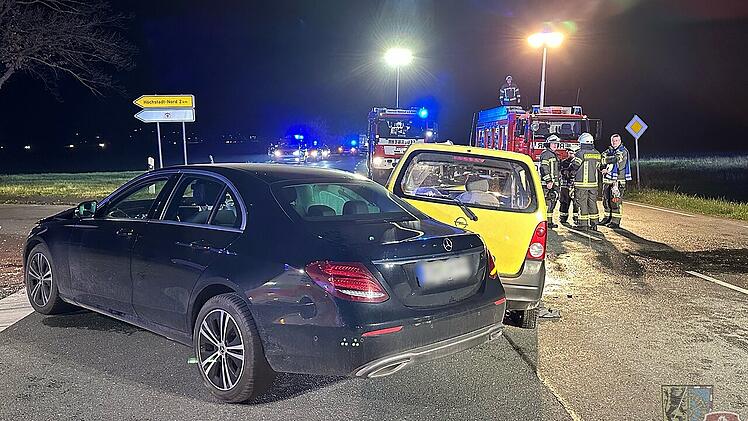 Schwerer Unfall im Kreis Erlangen-H&ouml;chstadt: Autos krachen bei Lonnerstadt ineinander