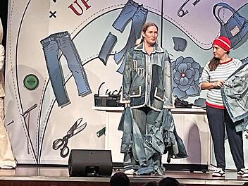 Henrietta und ihre Freunde begeistern Hunderte Grundschulkinder im Coburger Kongresshaus Rosengarten.