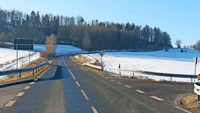 Achtung, Baum f&auml;llt: Die Kreisstra&szlig;e CO 11 wird ab Montag im Bereich des Stiefvater-Bergs in Neustadt f&uuml;r etwa zwei Wochen tags&uuml;ber gesperrt.