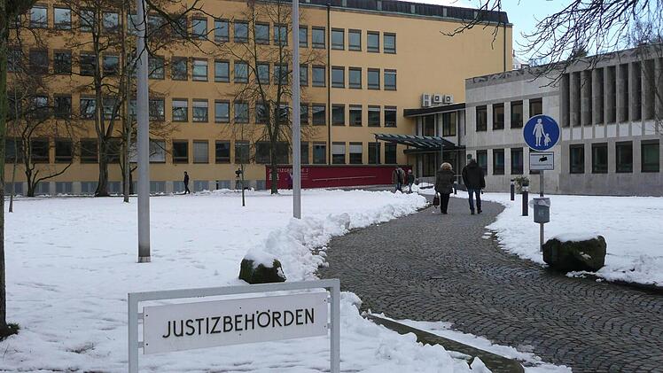 Am Landgericht Coburg wurde der Prozess gegen den 39-Jährigen fortgesetzt, der im März 2013 in Schönbrunn seine Lebensgefährtin getötet hatte, die Trennung wollte.