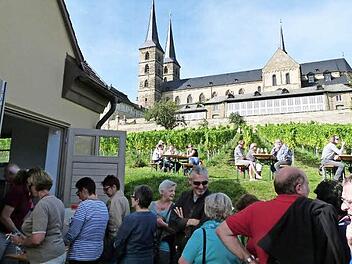 An beiden Tagen war das Federweißerfest am Fuße der Michelskirche gut besucht. Fotos: Marion Krüger-Hundrup