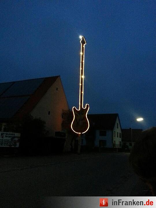 Die verrückten Maibäume in Dorfkemmathen