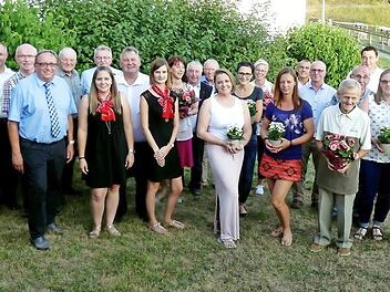 Die Geehrten und Offiziellen beim Abschlussabend der Schulweghelfer im Bereich der PI Stadtsteinach (links Verkehrserzieher Ralf Maisel).Dieter Hübner