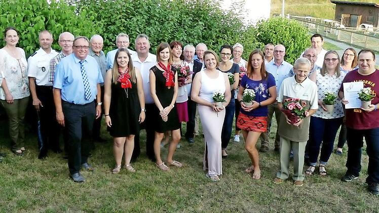 Die Geehrten und Offiziellen beim Abschlussabend der Schulweghelfer im Bereich der PI Stadtsteinach (links Verkehrserzieher Ralf Maisel).Dieter Hübner