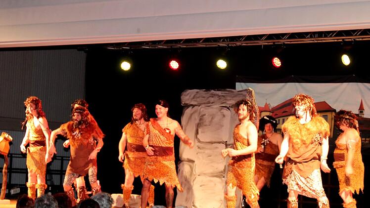 Die Aascher Faschingskracher entführen in die SteinzeitJohanna Blum