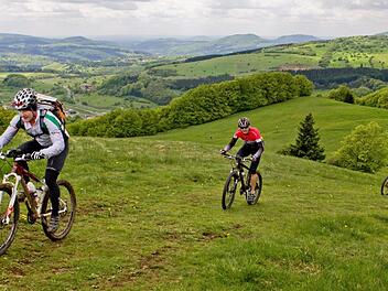 Die Rhön mit dem Mountainbike erkunden - das lockt Sportler und Touristen.  Foto: Archiv/Anand Anders