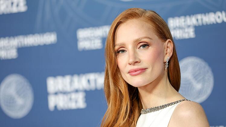Jessica Chastain hat Apple TV+ für die Verschiebung von "The Savant" kritisiert.
