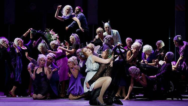 Leah Gordon (Eurydike), Michael Dudek (Bacchus), Ensemble, Opernchor und Statisterie