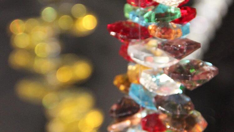 Knöpfe, Schmuck und viel mehr Kunstvolles wurde einst in Weidenberg aus Glas gefertigt. Foto: Katharina Müller-Sanke