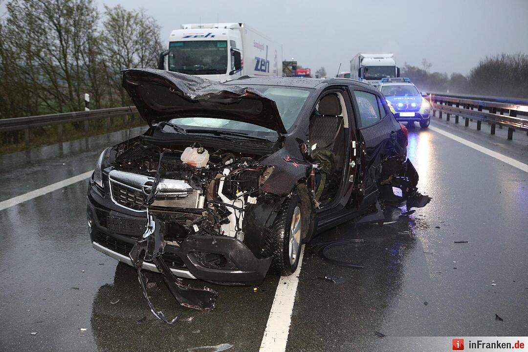 Hagel-Unwetter lšst Massenunfall aus: Autos kollidieren auf der A6 - Acht verletzte Personen, davon drei schwer