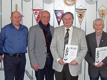 Langj&auml;hrige Mitglieder wurden in der Jahreshauptversammlung des TSV Wirsberg ausgezeichnet. Im Bild (von links) Ehrenvorsitzender Karl-Heinz Kr&uuml;ger, Zweiter Vorsitzender Hans-Peter M&uuml;ller, B&uuml;rgermeister Hermann Anselstetter, Bernd Welsch (50 Jahre), Hans Birkelbach (70) und Dritter Vorsitzender Tobias Mittasch Foto: Norbert Specht