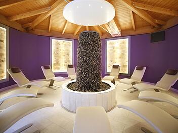 Die Obermain-Therme sind nach wie vor der Anziehungspunkt für Touristen. Im Mittelpunkt des Soleums ist das Mini-Gradierwerk aus Schwarzdornreisig, das für salzhaltige Luft sorgt. Foto: Obermain-Therme