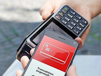 Das Smartphone wird zur Geldbörse.  Foto: Sparkasse