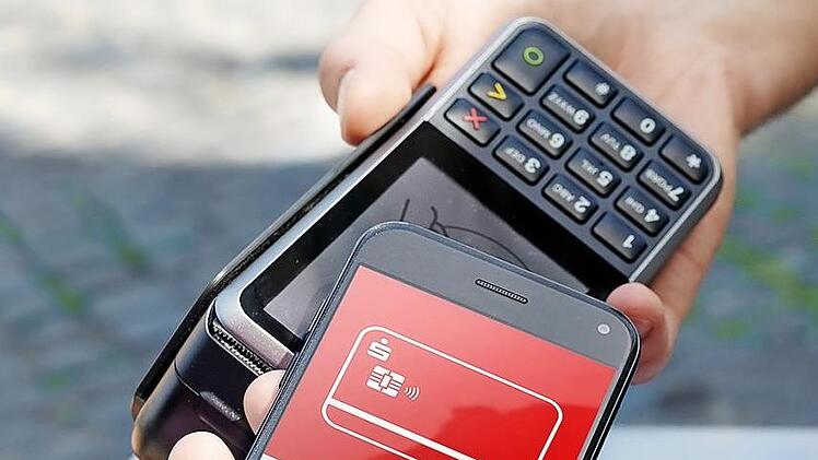 Das Smartphone wird zur Geldbörse.  Foto: Sparkasse
