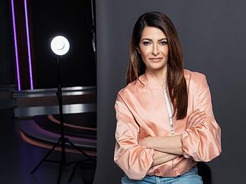 Linda Zervakis sucht nach neuen Ideen, die Deutschland aus der Wirtschaftskrise f&uuml;hren k&ouml;nnten.