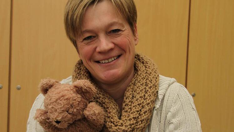 Zu ihrem ersten Geburtstag bekam Karin Zrenner diesen Teddy.  Foto: Dagmar Besand