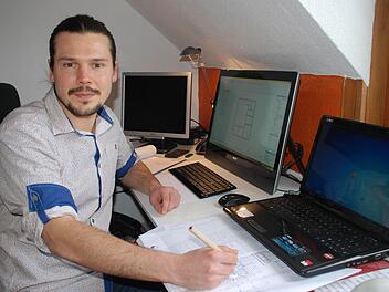 Existenzgründer Florian Kahl plant bereits sein erstes "eigenes" Haus. Foto: Christiane Lehmann