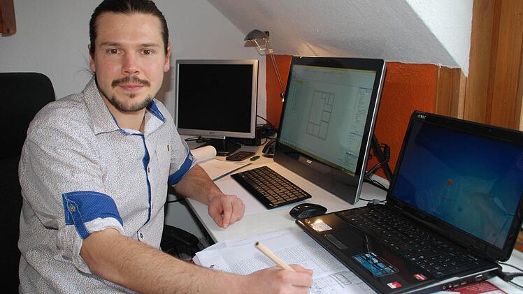 Existenzgründer Florian Kahl plant bereits sein erstes "eigenes" Haus. Foto: Christiane Lehmann