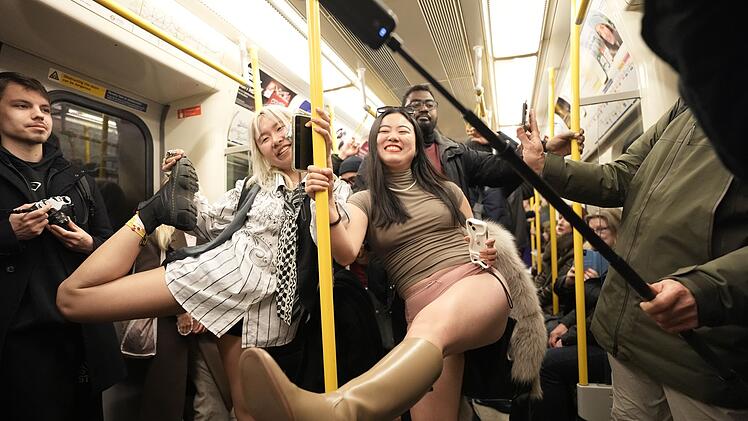 &laquo;No Trousers Tube Ride&raquo;: Ohne Hose in U-Bahnen in London