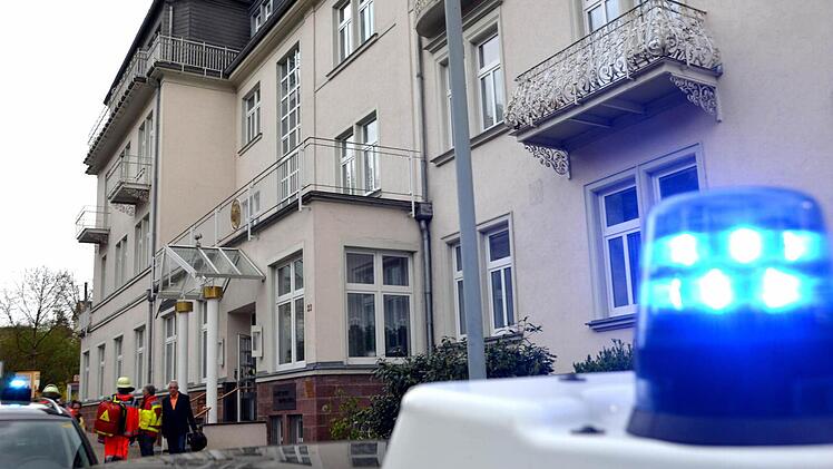 Vergeblich angerückt waren unter anderem fünf Feuerwehren nach einem Fehlalarm aus der Bismarckstraße. Fotos: Peter Rauch