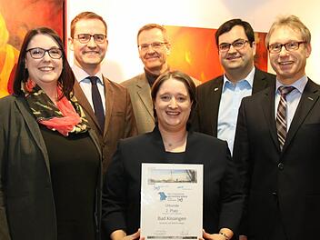 Bad Kissingens Wirtschaftsjunioren freuen sich &uuml;ber den zweiten Platz bei "Aktivster Kreis 2016 bis 25 aktive Mitglieder".  Foto: Radu Ferendino