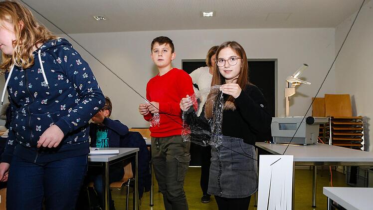Schatten haben schon immer Künstlerinnen und Künstler inspiriert. Am Samstag auch die jungen Studierenden an der Bamberger Kinder-Uni.  Foto: Matthias Hoch