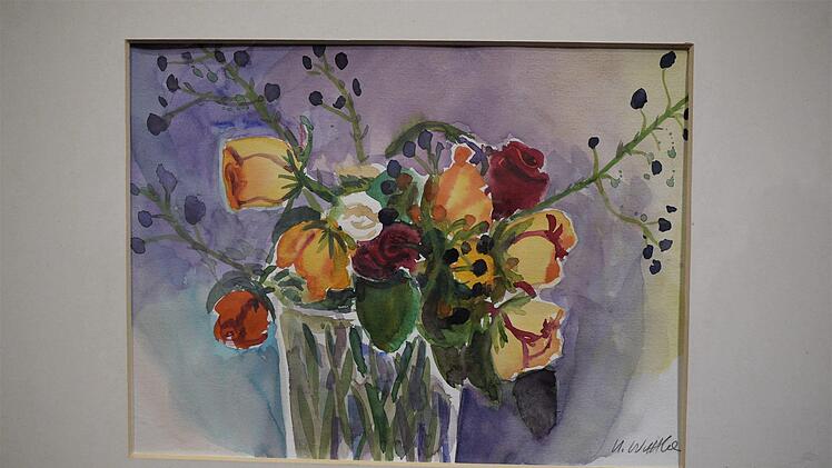 Die Blumenmotive sprachen die Besucher der Vernissage besonders an.                        Foto: mw
