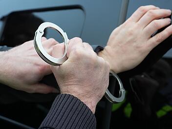 Haftbefehl auf der A9 bei Hof: Freunde zahlen Strafe f&uuml;r 23-J&auml;hrigen