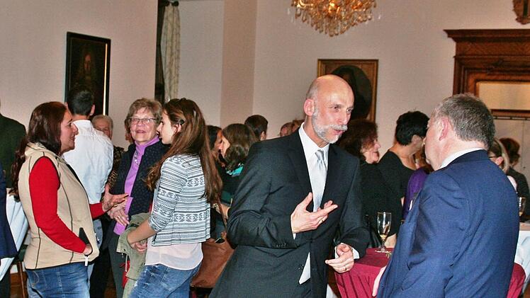 Die Stadt Bad Kissingen bedankt sich bei den Flüchtlingshelfern. OB Kay Blankenburg und Landrat Thomas Bold freuen sich über großes Engagement der Bevölkerung Foto: Werner Vogel