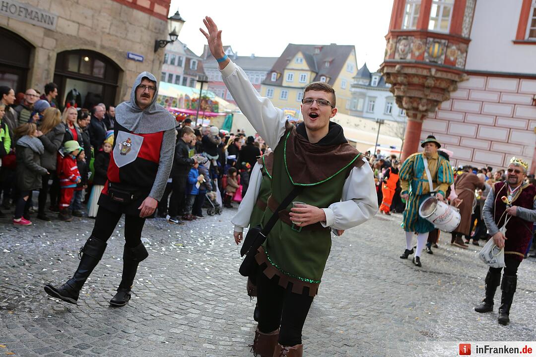 Gaudiwurm: Narren feiern in Coburg