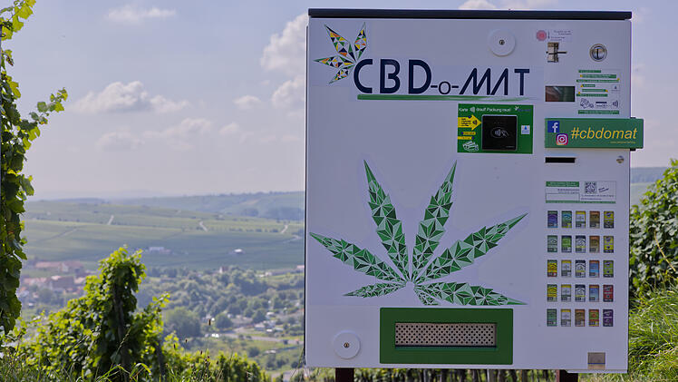 Bambergs erster CBD-Automat: In der Gereuth kann man jetzt Hanf-Produkte kaufen.