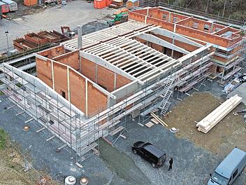 Der Neubau des Feuerwehrger&auml;tehauses ist nur eines von zahlreichen Infrastruktur-Vorhaben in Wallenfels.