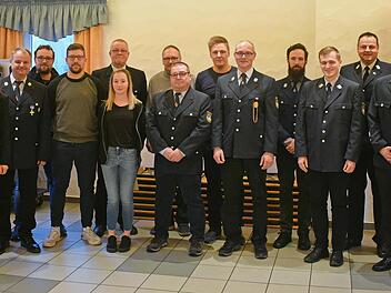 Unser Bild zeigt (von links) Mario Sterzer, Christine Frieß, Michael Wachter, Clemens Häupl, Florian Luft, Reiner Fölk, Nicola Reinhardt, Bernd Bär, Roland Heinlein, Markus Ludwig, Heiko Heierth, Marcel Bär, Fabian Weich, KBM Michael Kannengießer,...