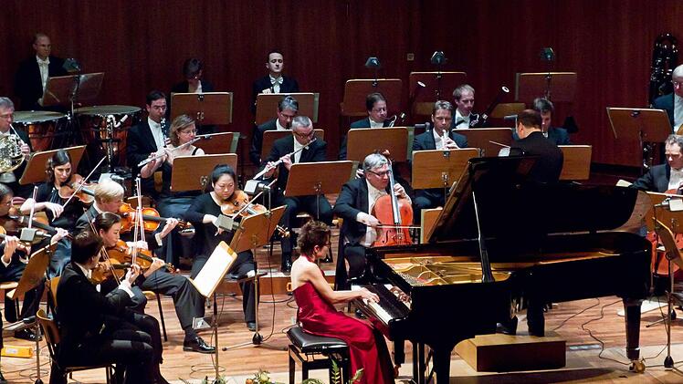 Tomoko Takahashi und das Philharmonische OrchesterFoto: Jochen Berger