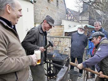 Handwerkskunst gab es beim ersten Josefi-Markt in Weigelshofen zu bestaunen.  Foto: Mathias Erlwein