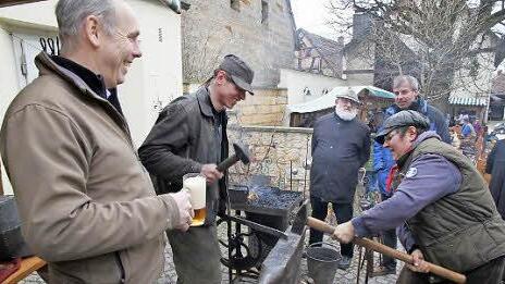 Handwerkskunst gab es beim ersten Josefi-Markt in Weigelshofen zu bestaunen.  Foto: Mathias Erlwein