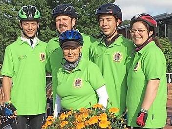 Dagmar, Roland, Lukas und Ren&eacute; Wiefek aus Kulmbach mit Christel Zachert (vorne) Foto: privat