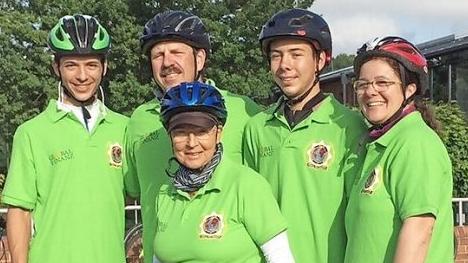 Dagmar, Roland, Lukas und Ren&eacute; Wiefek aus Kulmbach mit Christel Zachert (vorne) Foto: privat