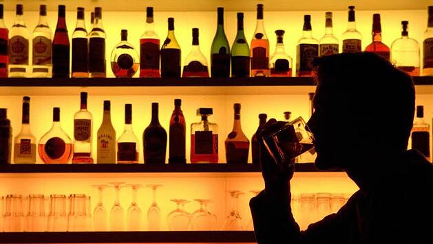 Alkohol ist sehr viel schädlicher als angenommen. Eine Studie zeigt auf, dass schon geringe Mengen Bier, Wein, Schnaps die Sterblichkeit erhöhen. Symbolfoto: Klaus-Dietmar Gabbert dpa