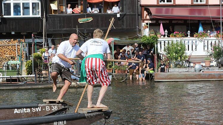 Fischerstechen der Erwachsenen am Sonntag. Foto: Barbara Herbst