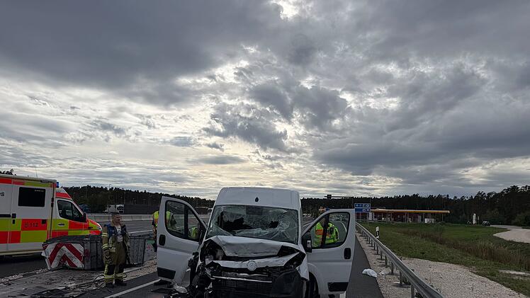 Rettungshubschrauber nach Unfall auf A6 im Kreis Hof gelandet