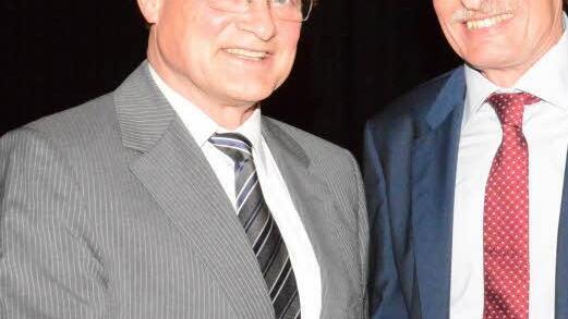Schulverbandsvorsitzender Bürgermeister Wolfgang Borst (links) hat mit Berthold Löser (rechts) wieder einen neuen Schulleiter.  Foto: Gerhard Schmidt