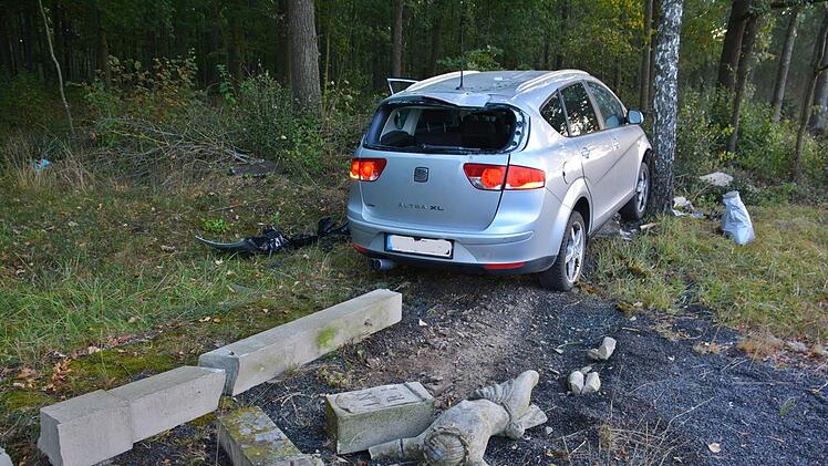 Glück im Unglück hatte die Autofahrerin bei einem Unfall zwischen Großbardorf und Großwenkheim.  Hanns Friedrich