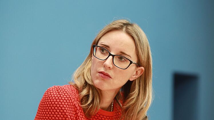 Die Medizinethikerin Alena Buyx ist eines der bekanntesten Wissenschaftsgesichter Deutschlands. Bekannt wurde sie als Vorsitzende des Deutschen Ethikrates während der Corona-Pandemie. Ab Donnerstag, 28. August, ist sie auch TV-Gastgeberin bei "NANO Talk" aktiv.