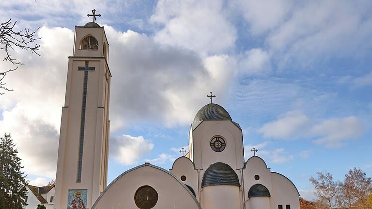 Baby vor Kloster im  hessischen Waldsolms gefunden