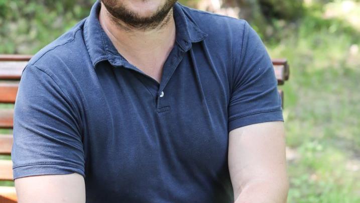 Maximilian Straif, gesamttherapeutischer Leiter der auf Suchterkrankungen spezialisierten Bezirksklinik Hochstadt. Foto: Barbara Herbst