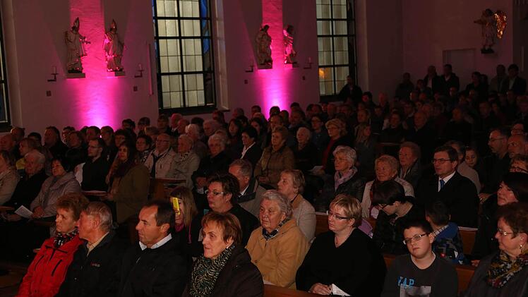 Das Konzert der Jugendblaskapelle St. Laurentius in der Pfarrkirche von Obertrubach war ein Magnet. Foto: Franz Galster