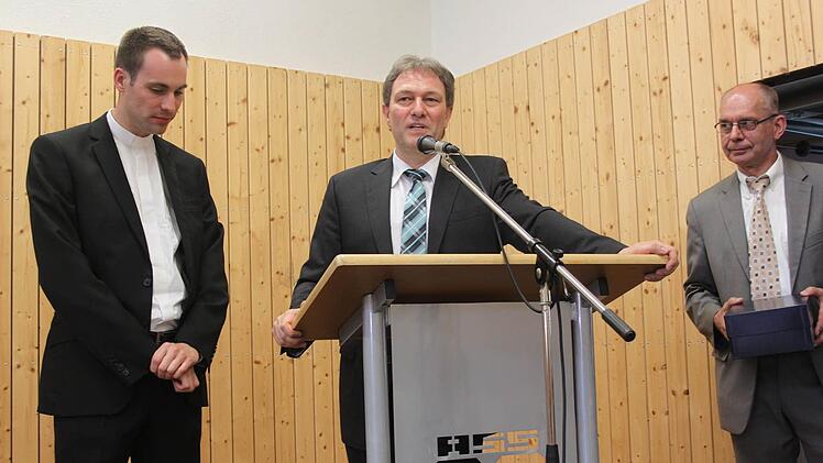 Grußworte in der Arena. Foto: Veronika Schadeck