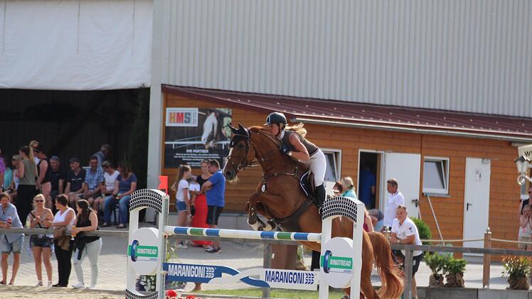 Sophia Booms (RSG Detter) auf Mara Villa.