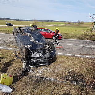 Kreis Ansbach: Auto überschlägt sich – 21-Jähriger verletzt